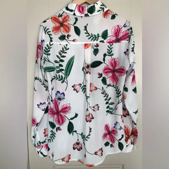 Express ‘Portofino’ Size Small White Floral Button Adjustable Long 3/4” Slv Top - Picture 4 of 4